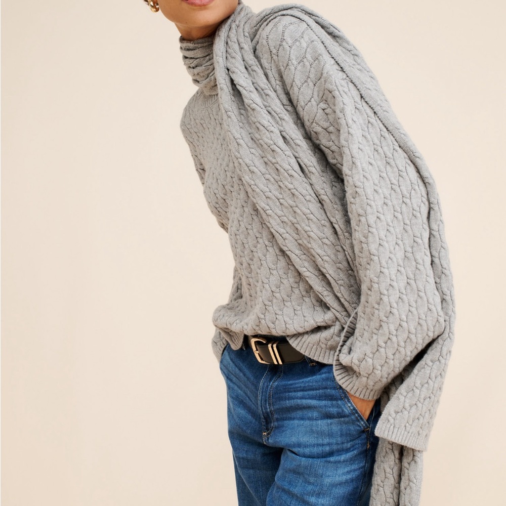 Stunning Cableknit sweater!!!